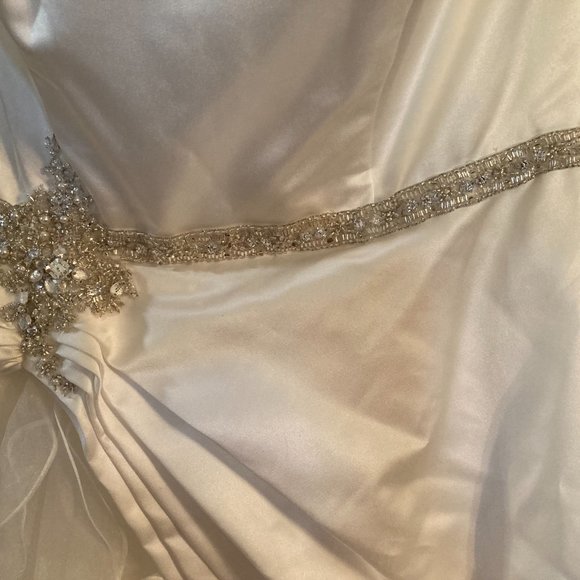 Davids Bridal Wedding Dress - Ivory - Picture 15 of 16